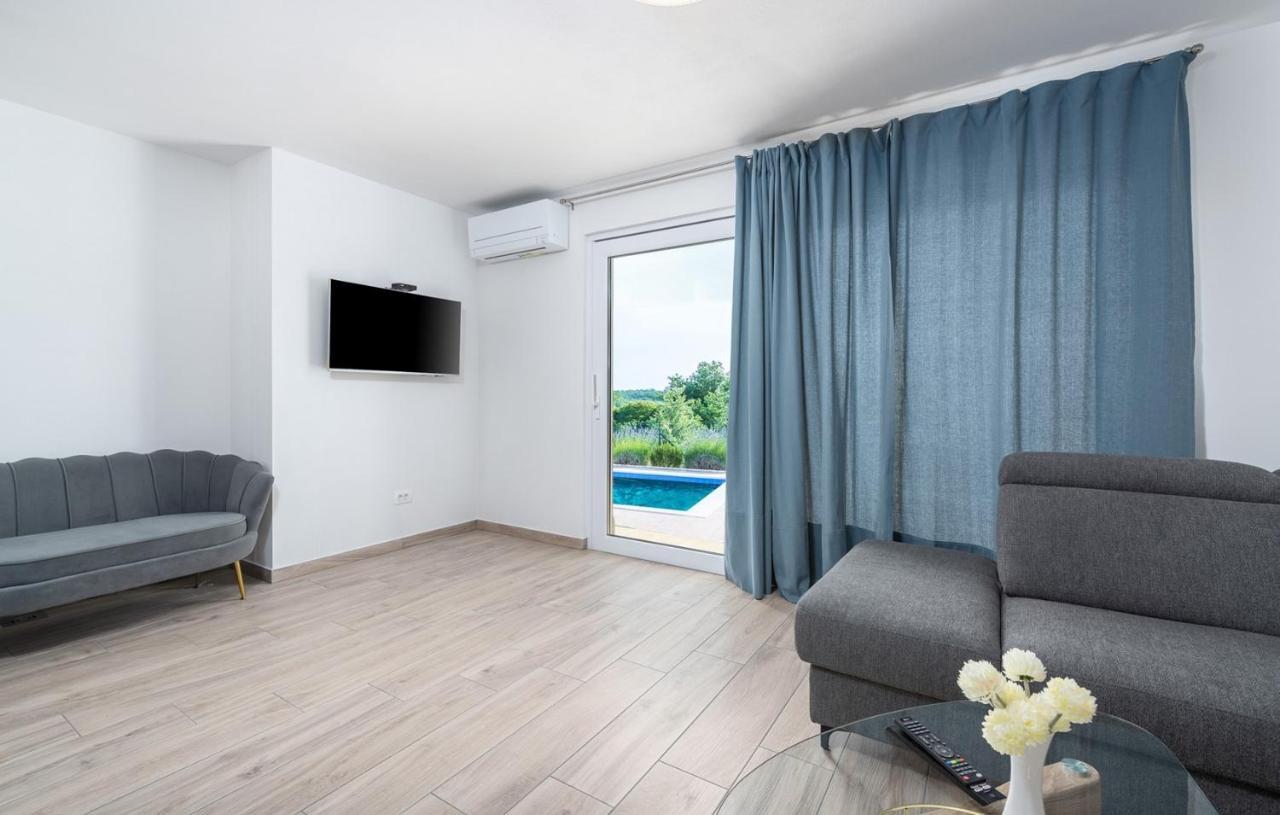 Villa Buroli With Pool, Sauna And Jacuzzi Экстерьер фото