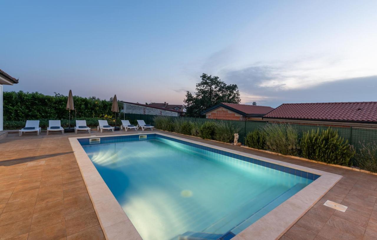 Villa Buroli With Pool, Sauna And Jacuzzi Экстерьер фото