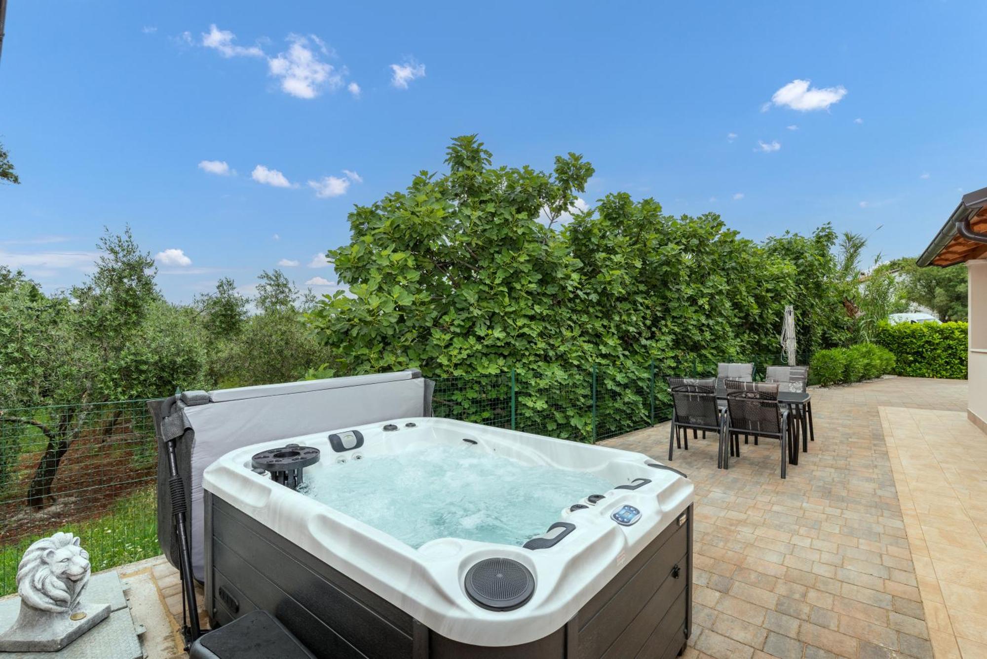 Villa Buroli With Pool, Sauna And Jacuzzi Экстерьер фото